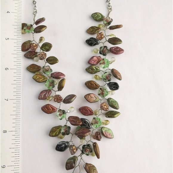 Vintage 90s Czech handmade glass bead flower and leaves necklace - Picture 3 of 4
